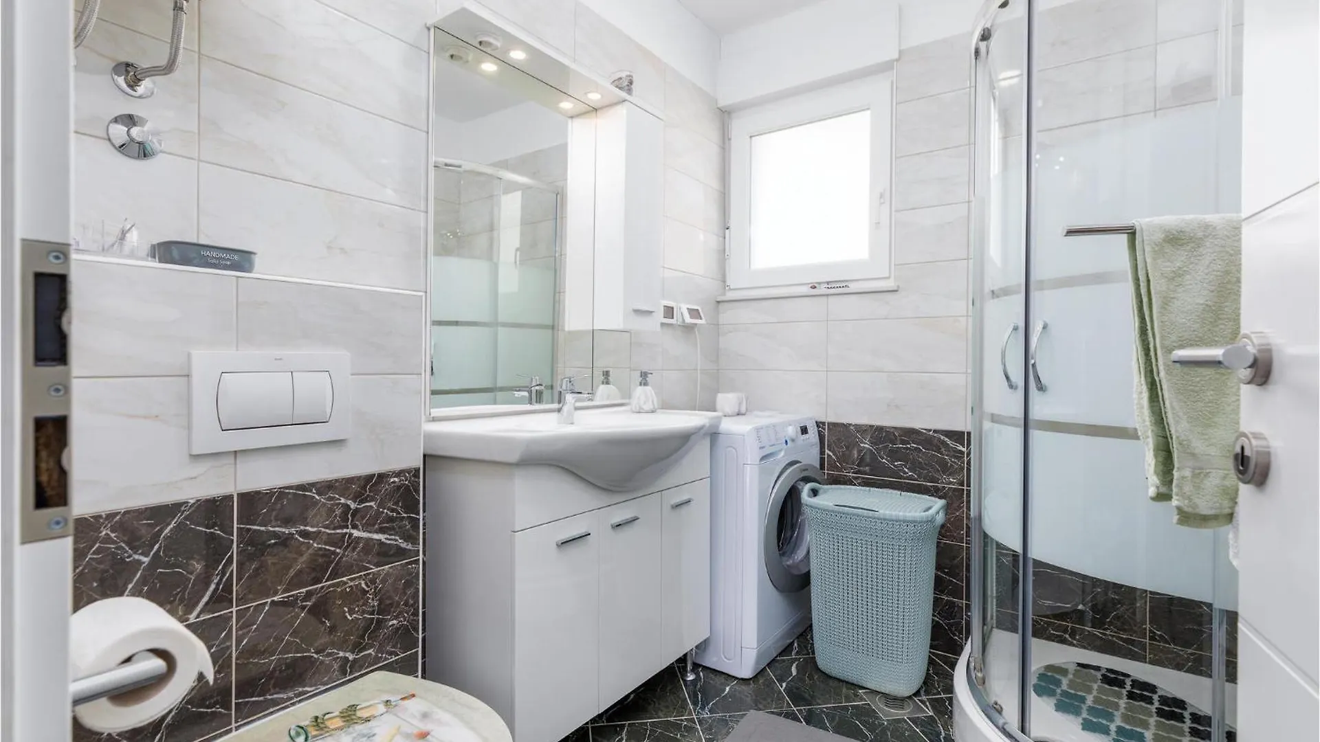 Holiday home Nice Home In Valbandon With Jacuzzi