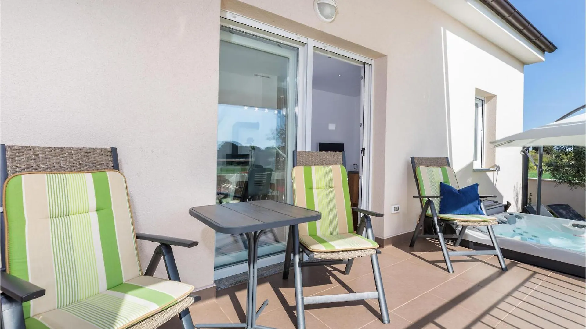 Nice Home In Valbandon With Jacuzzi Holiday home